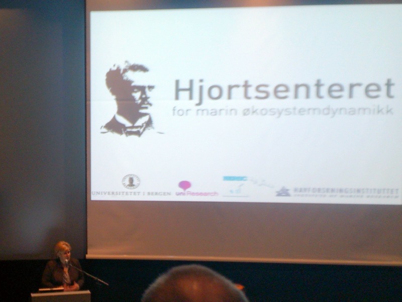 Statsminister Erna Solberg sto for den offisielle opninga av Hjortsenteret, på heimebane i Bergen. Foto: K. Kvile